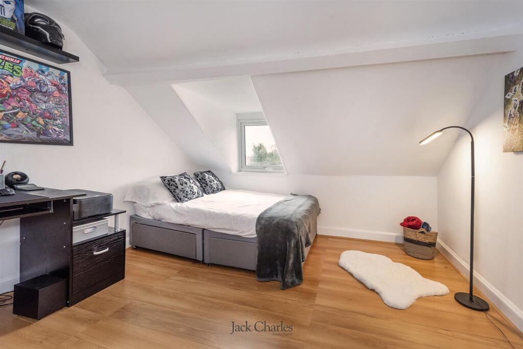 3 Alma Place, Hadlow, TN11 0DH  011.jpg