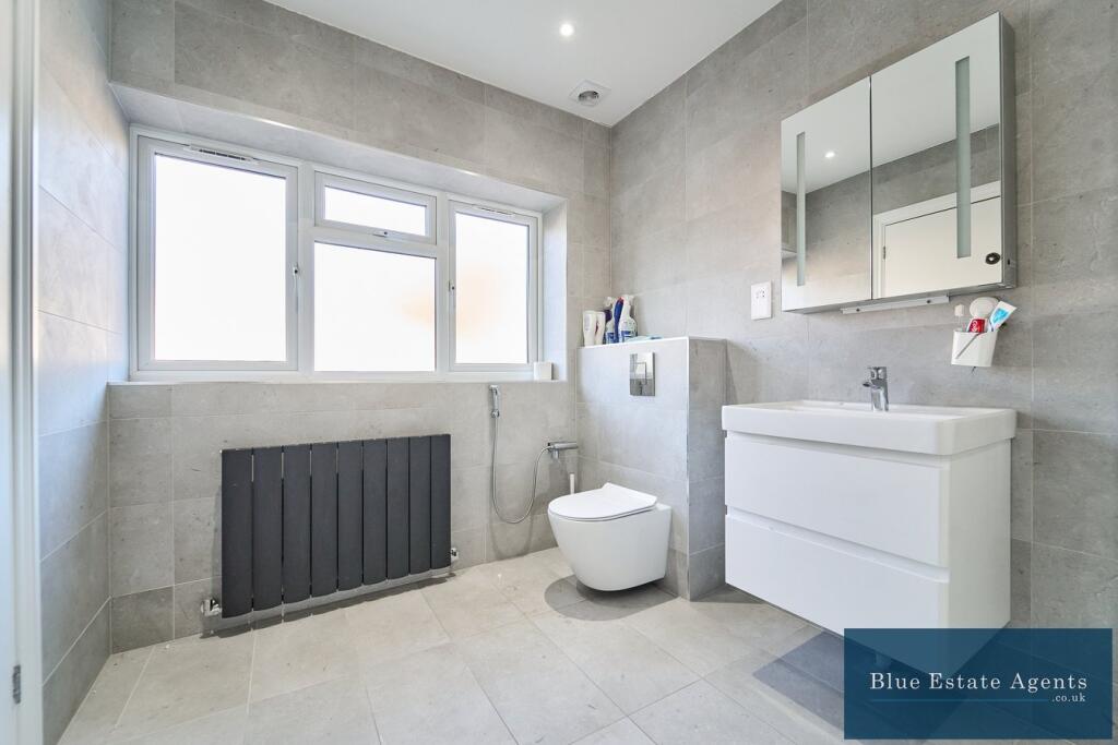 Ground Floor Shower &amp; WC Suite