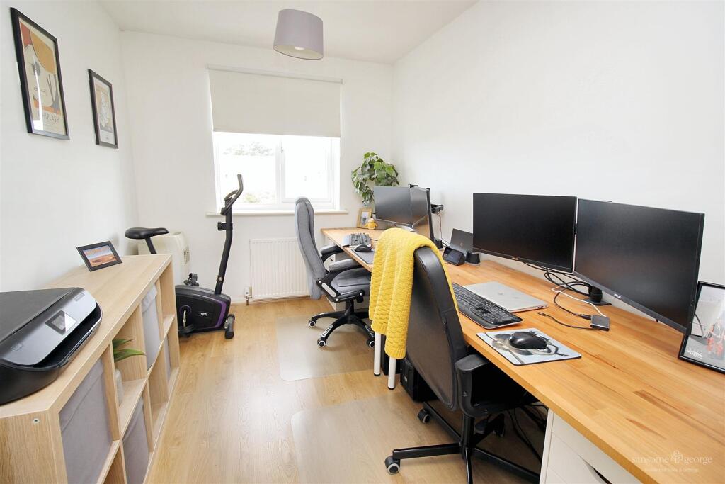 Bedroom 2/Study