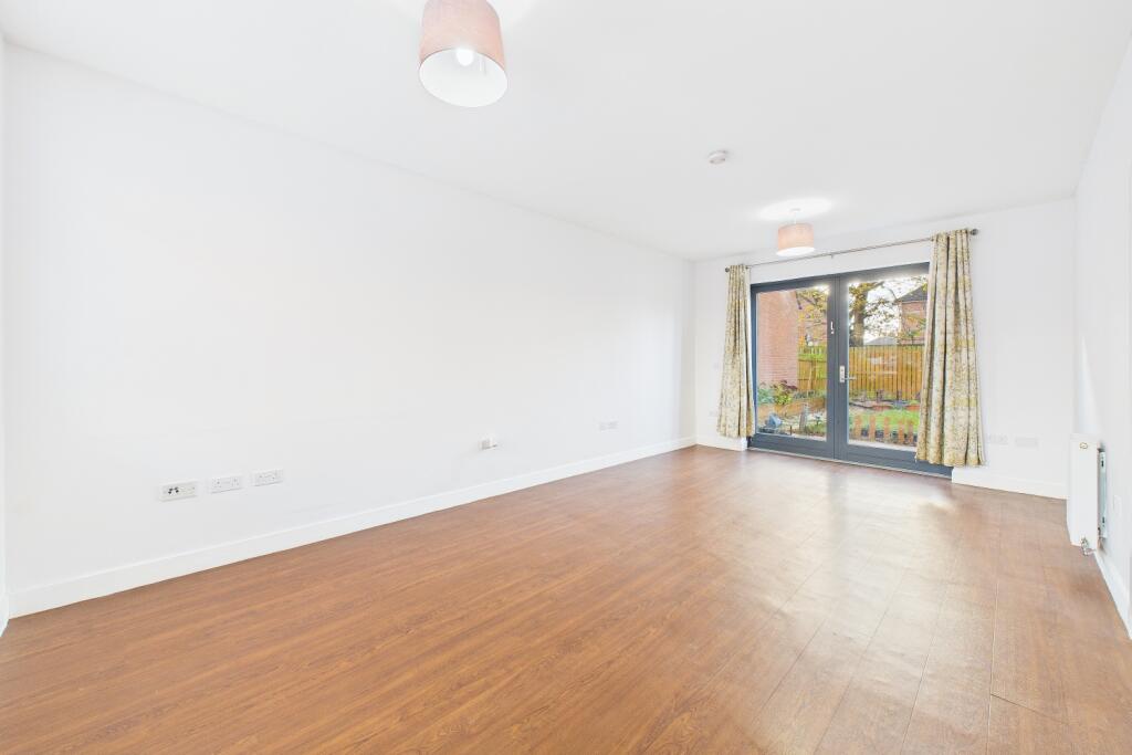 CAM03162G0-PR0365-STILL002