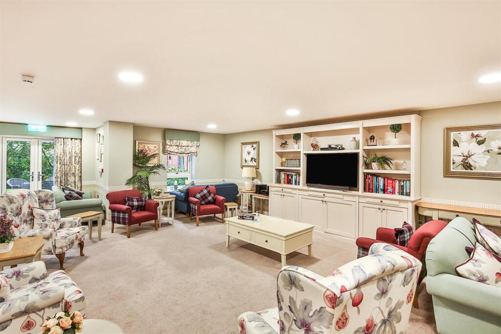 Daisy Hill Court communal lounge.jpg