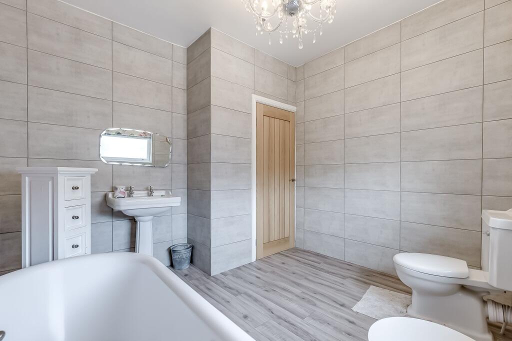 1st Floor Bathroom