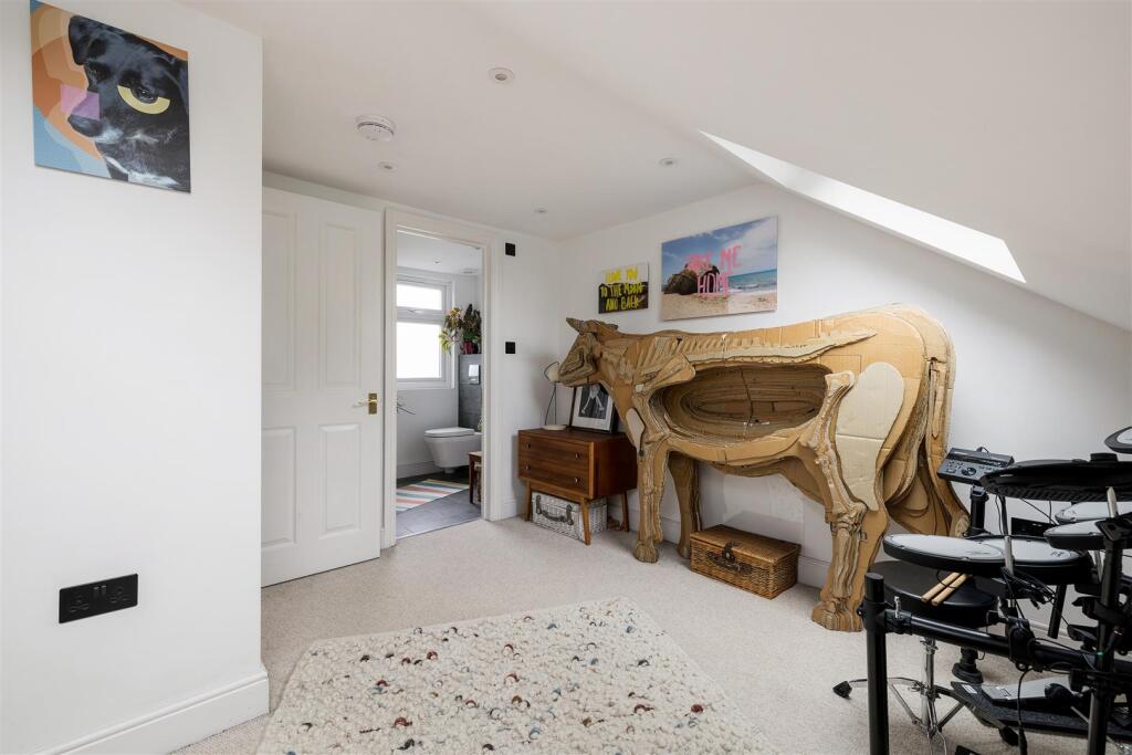 Mafeking Avenue E6