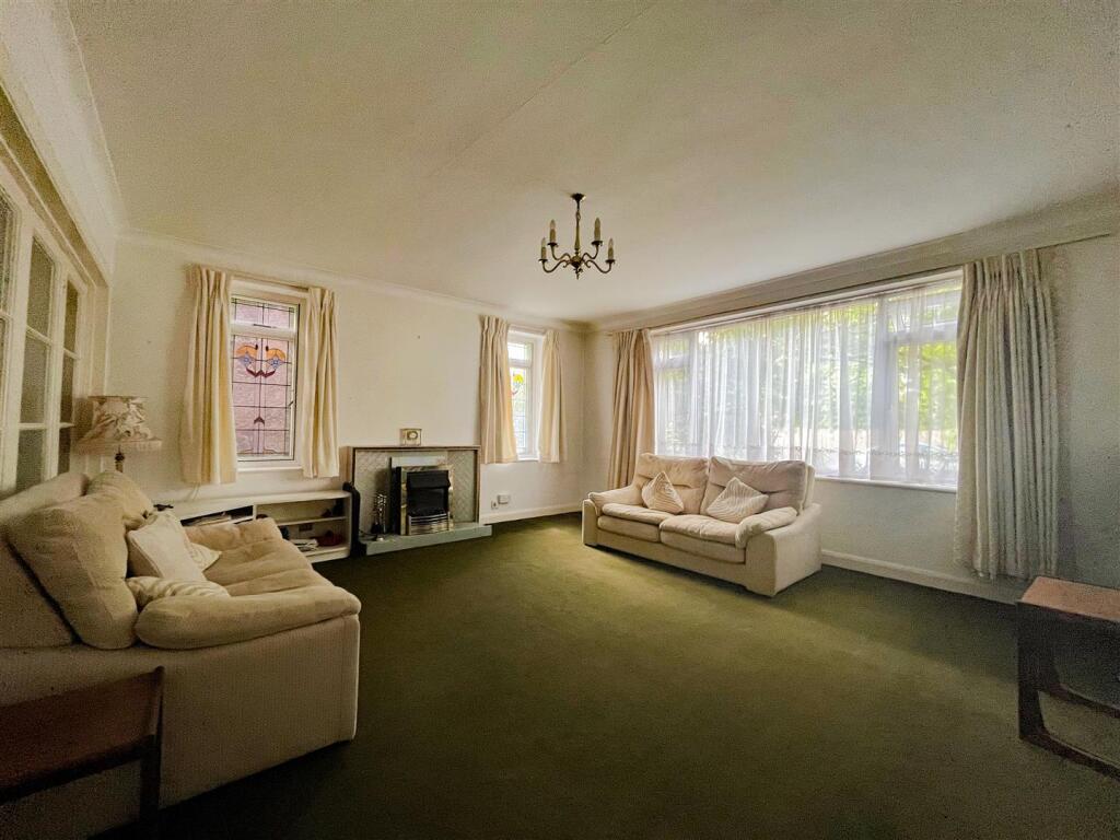 lounge 3.jpg