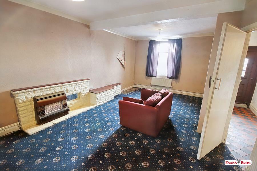 LOUNGE / DINING ROOM
