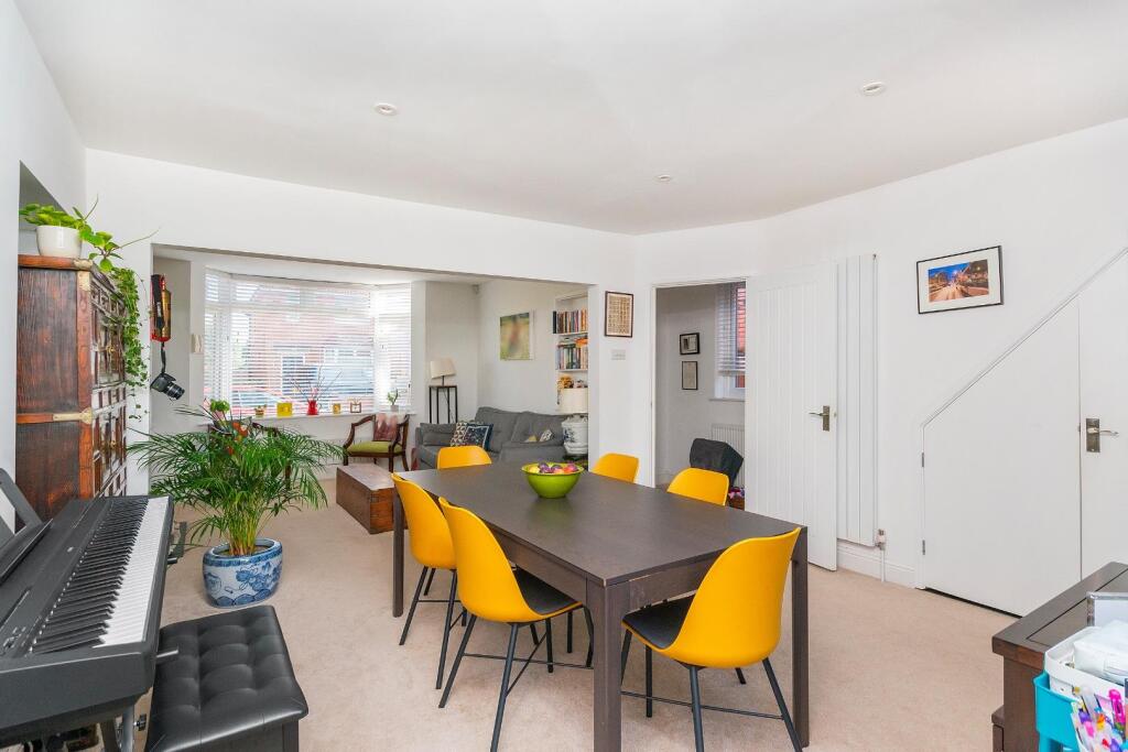 0B7RAN - Reception E.jpg