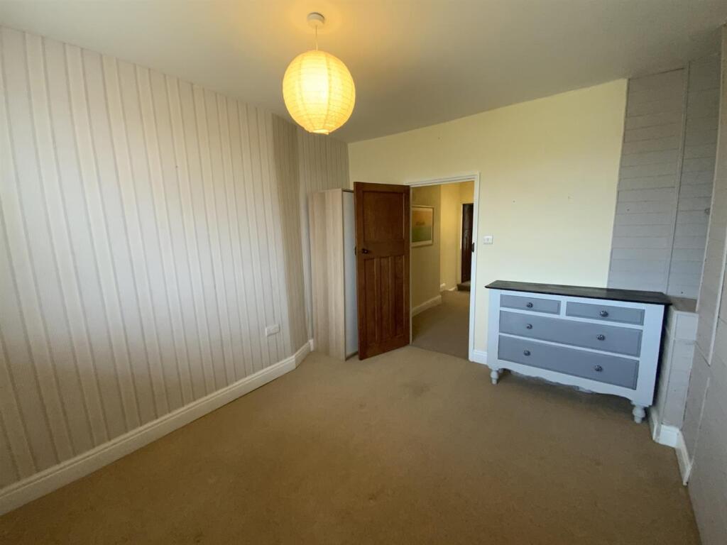 17 - bedroom .jpg