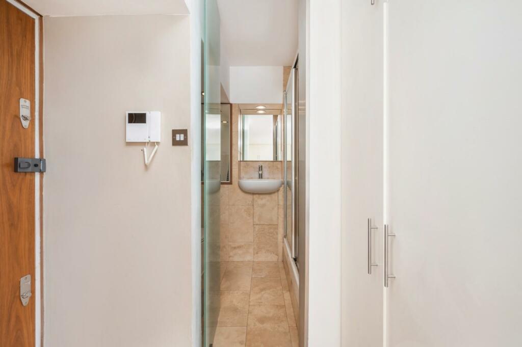 bathroom (3).jpg