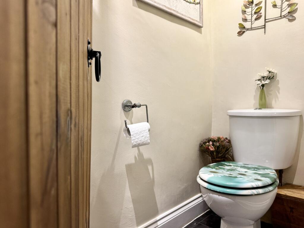 First Floor Cloakroom