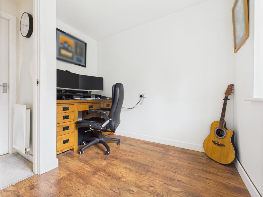 CAM03729G0-PR0094-STILL024