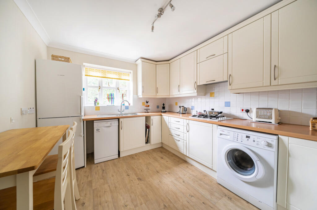 1330713-3-6882378...