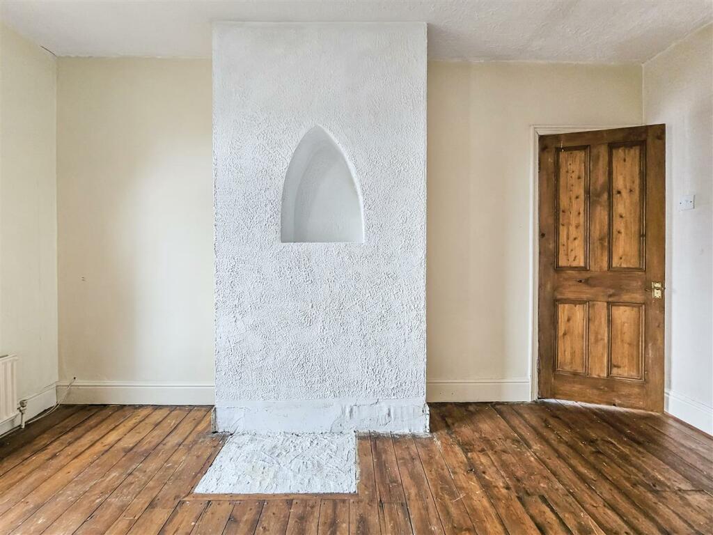 Main Street, Rosliston (18).jpg