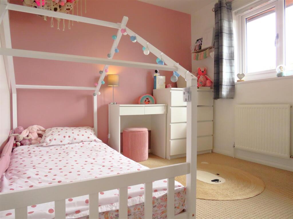 Bedroom 2.JPG