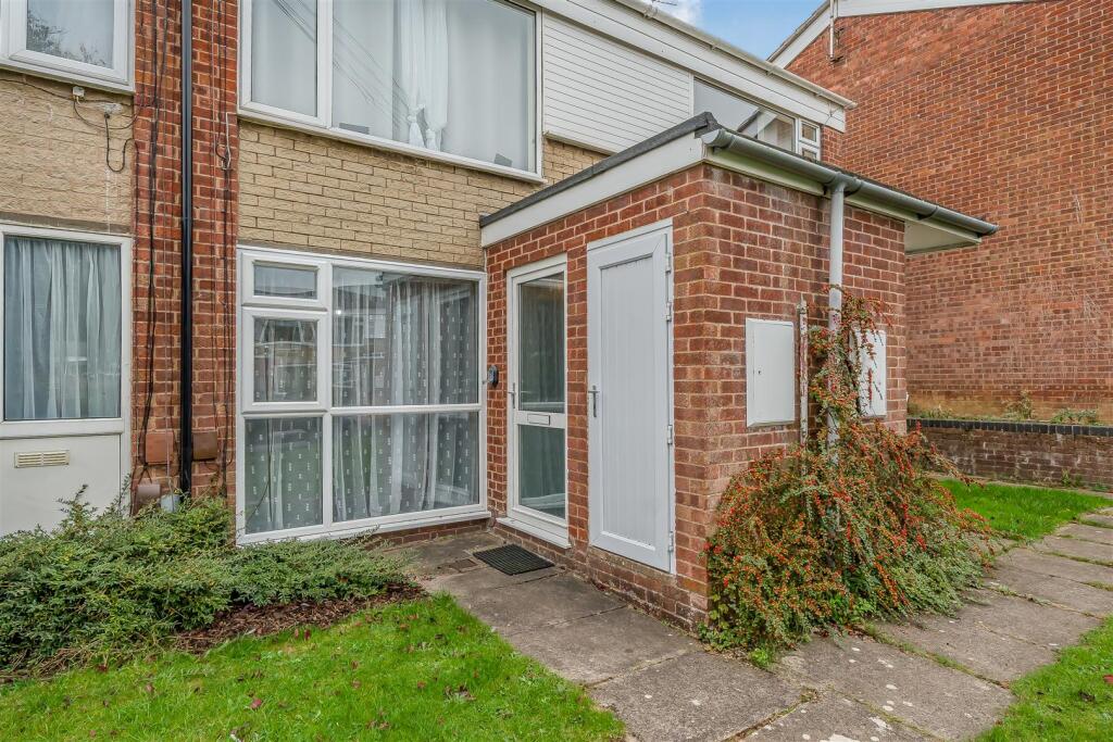 18 Cowan Close, Rugby (1).jpg