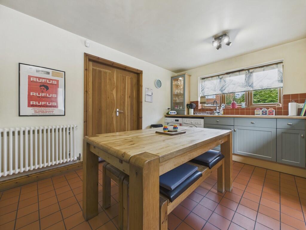 CAM04273G0-PR0175...