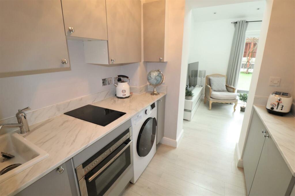 Downstairs Kitchen (2).JPG