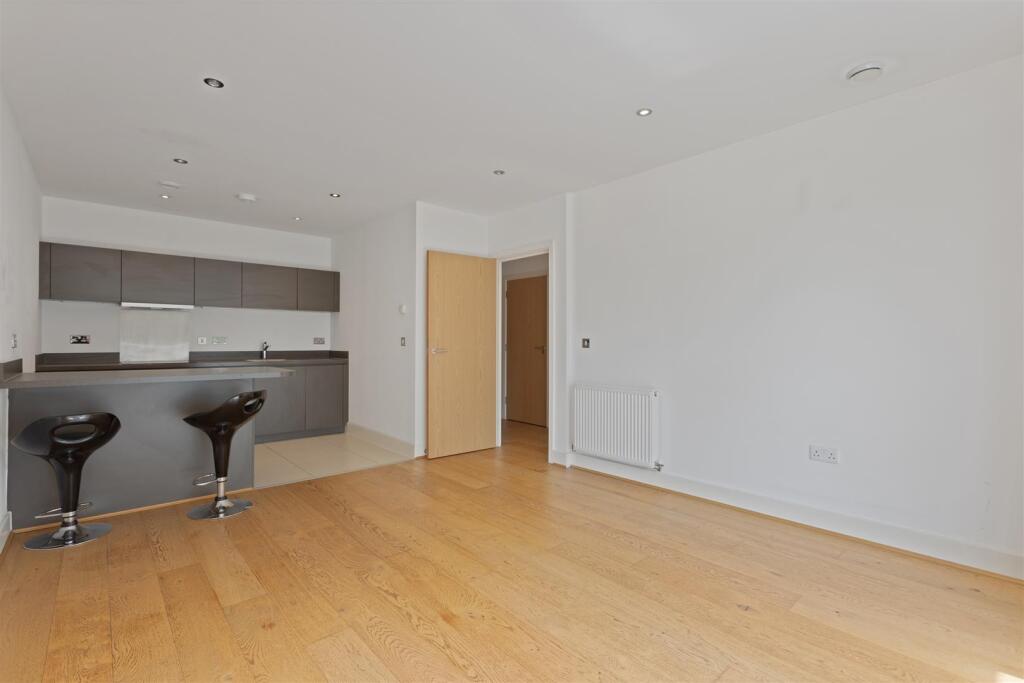 Kitchen &amp; Living