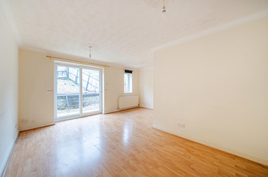 1368813-3-68ef6a6...