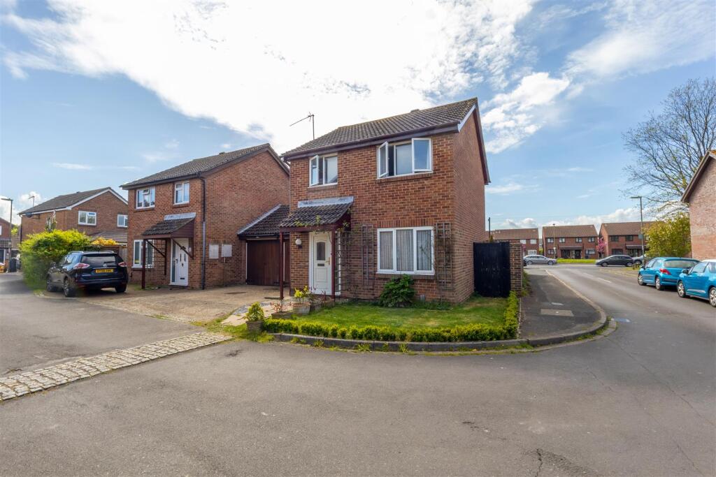 Kestrel Close-01 - t.jpeg