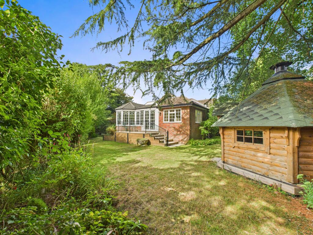 CAM02909G0-PR0466-STILL004