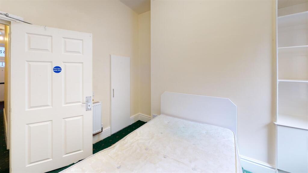 33-Spring-Hill-Road-Bedroom(3).jpg