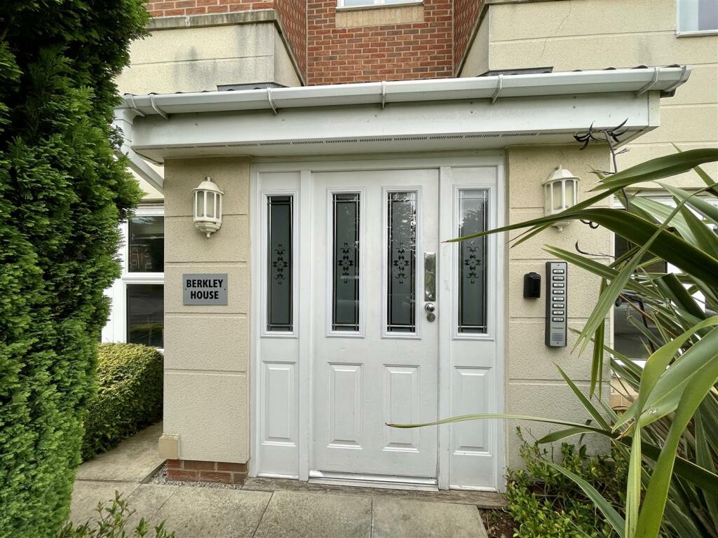 10 Main entrance.JPEG