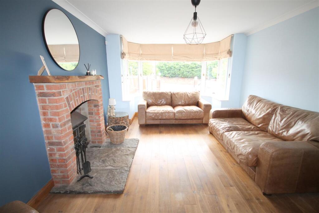 Sitting Room 1.JPG