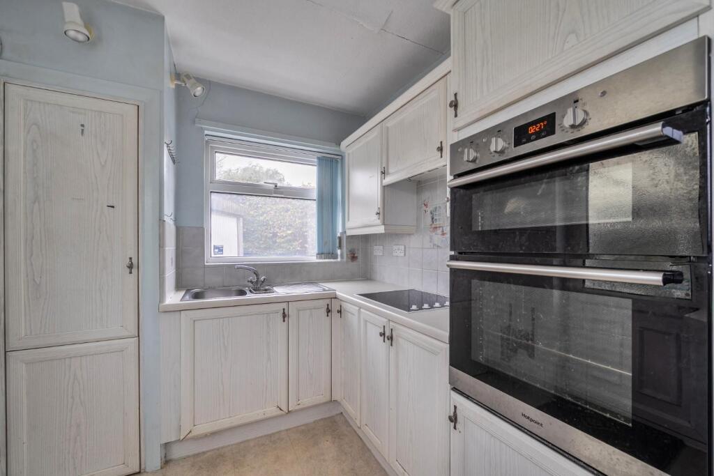Kitchen 2.jpg