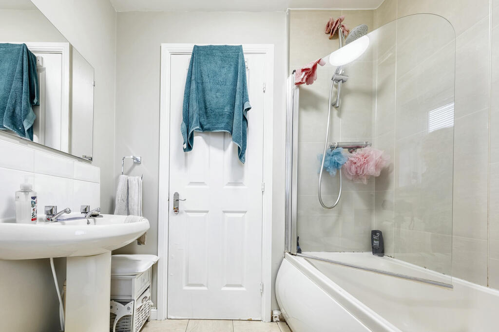 ccourt2122456VV714019 Interior-15.jpg