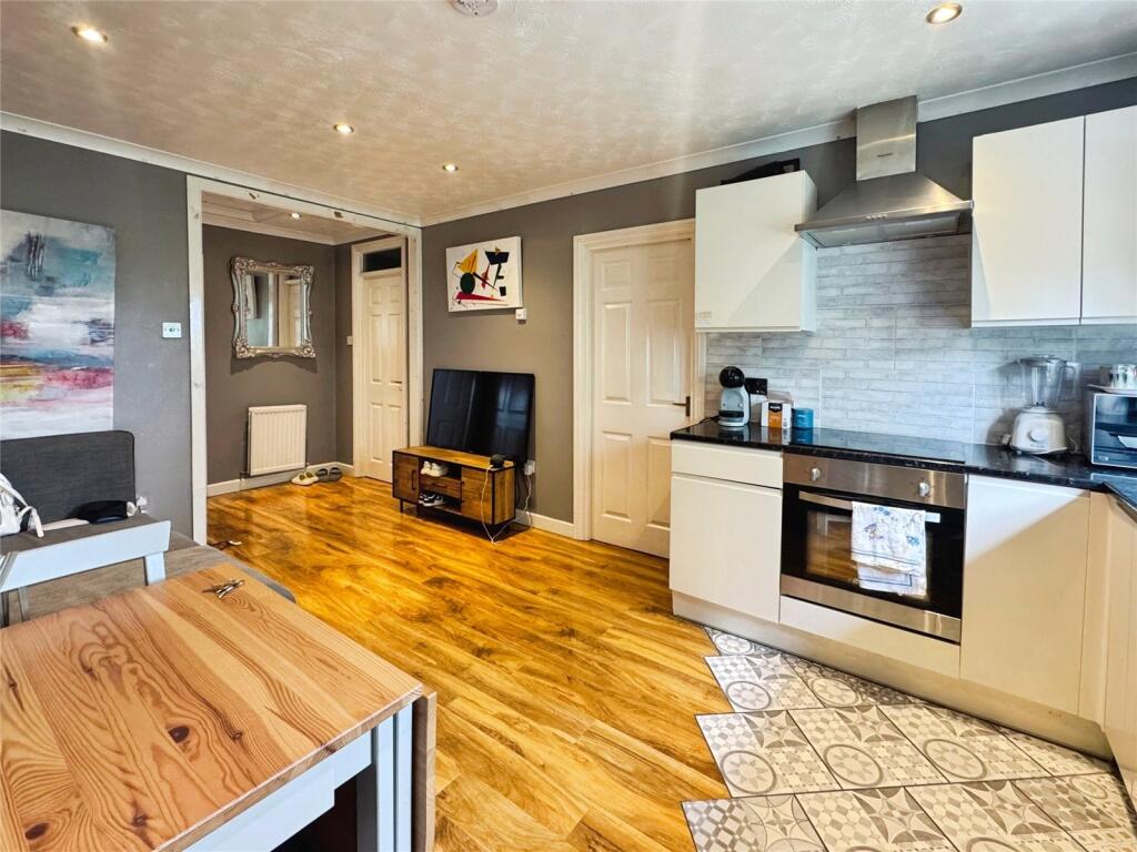 Lounge/Kitchen