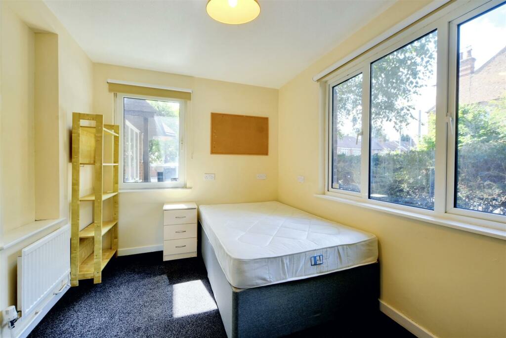 Bedroom 1_1.jpeg