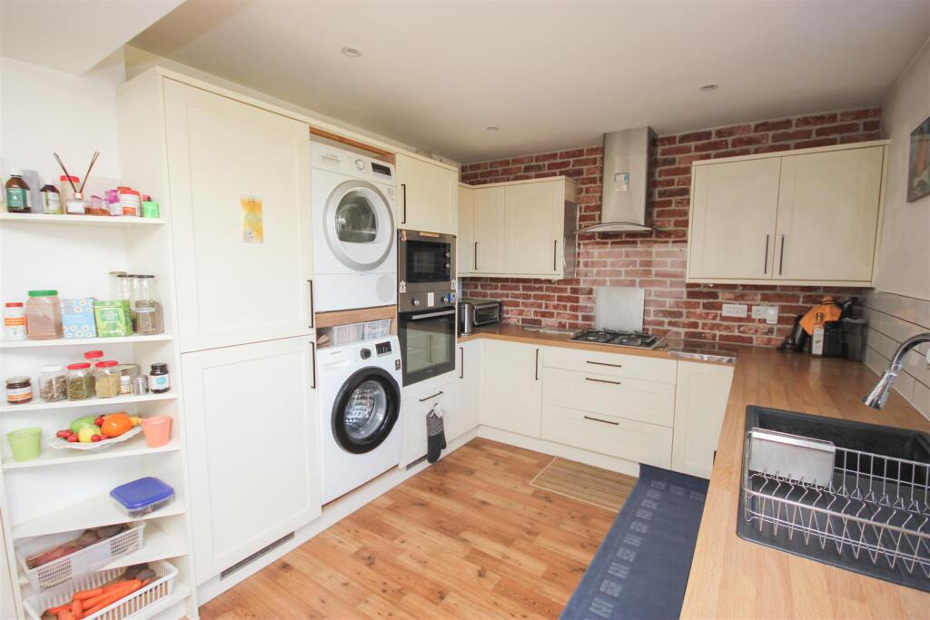 kitchen 1.JPG