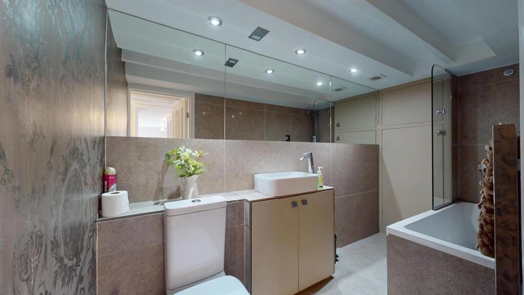 5, 69ECSfamilybathroom.jpg
