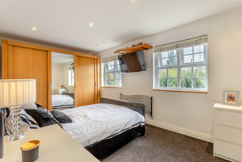 8614848-interior25.jpg