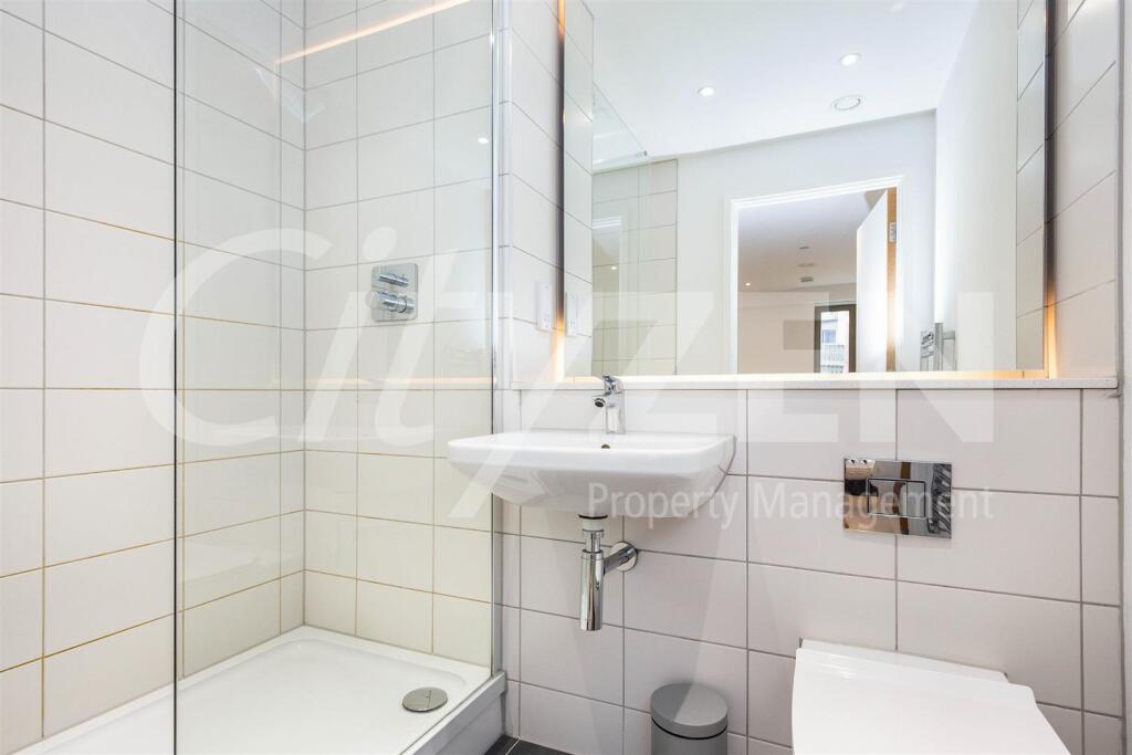 EN SUITE SHOWER ROOM