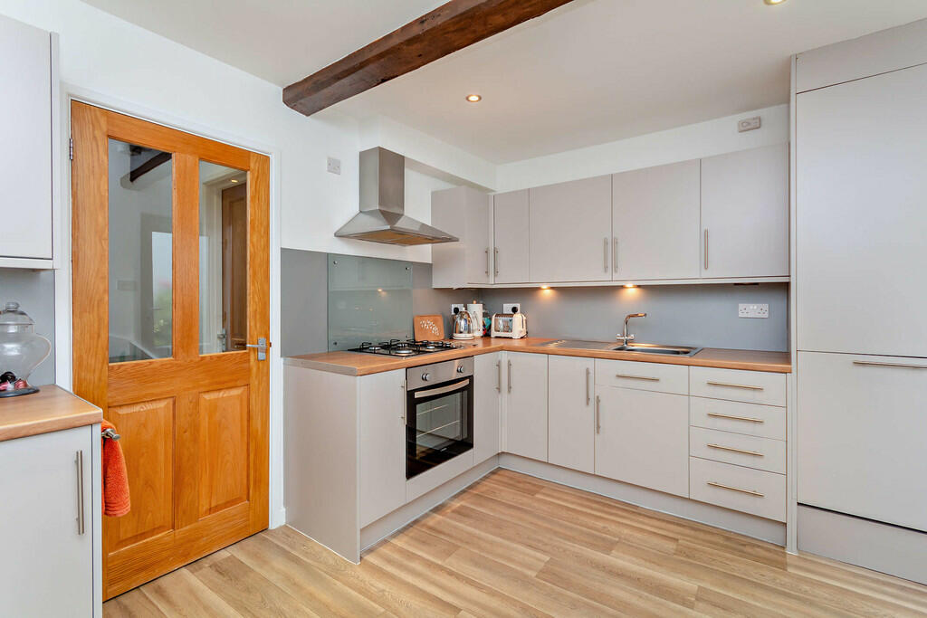 8601537-interior1...