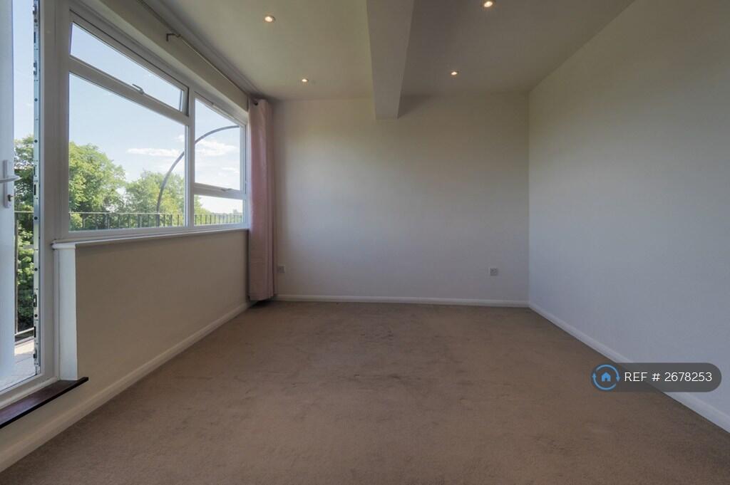 Main Bedroom (Pic 4) Showing Old Curtains
