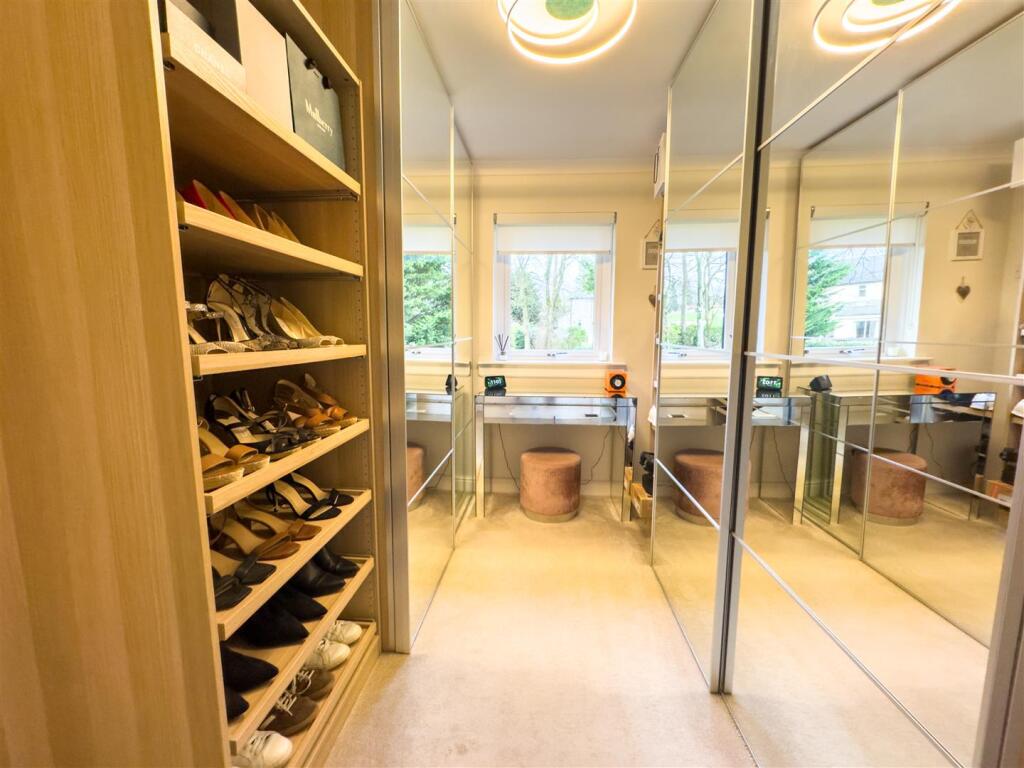 Dressing room/ bedroom 4