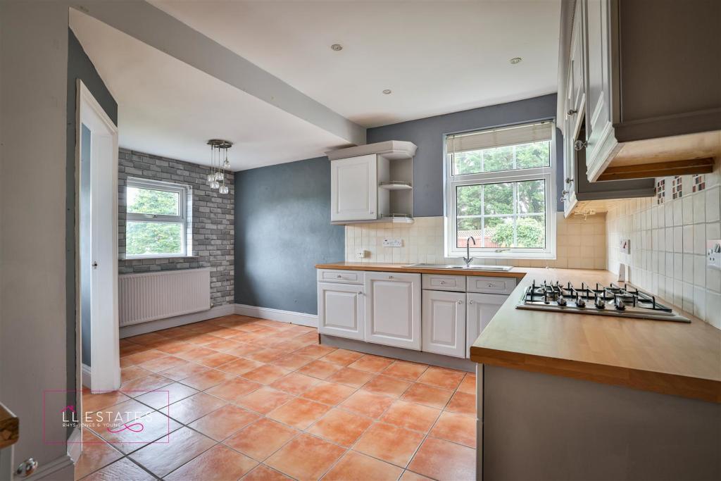 Bryn Awel House inside-12.jpg