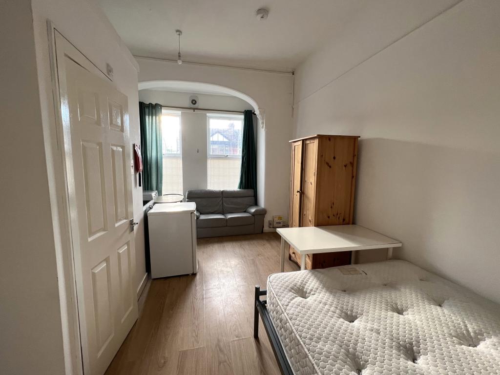 Flat 2 Wellington Road