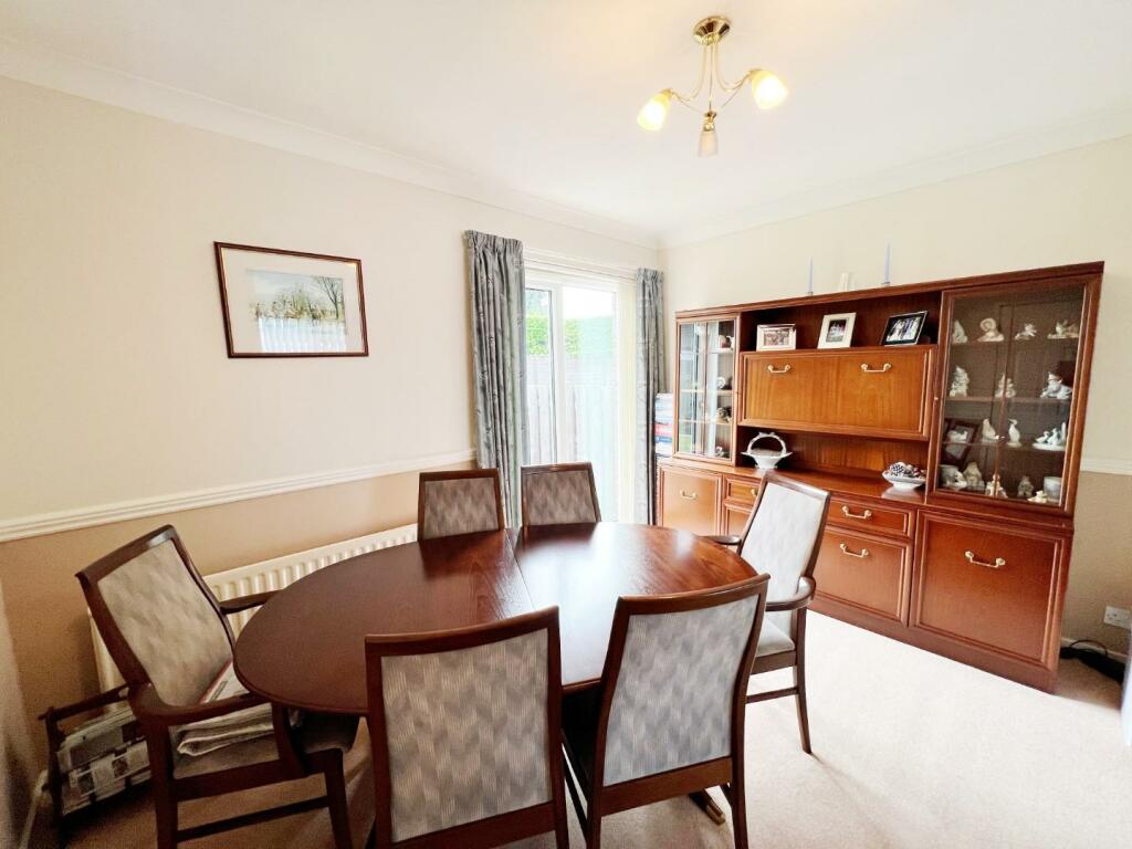 Dining Room pic 2.jpg