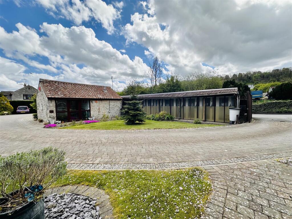 Detached Stone built Outbuilding/Cattery Reception