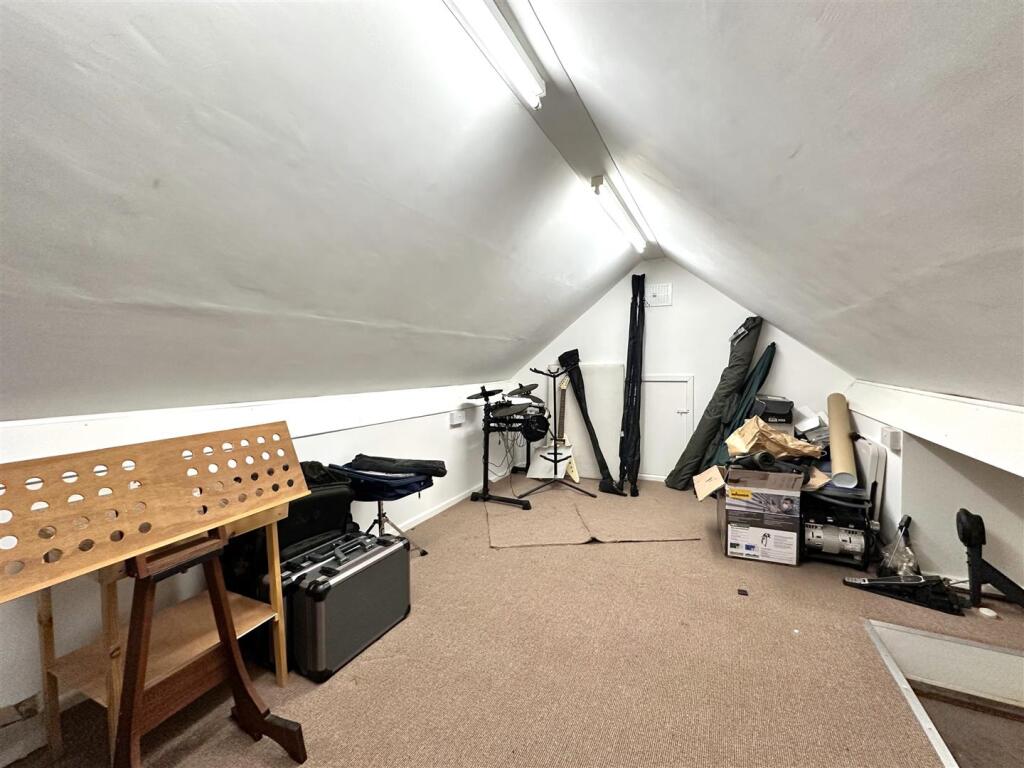 Large Attic Store Room 787