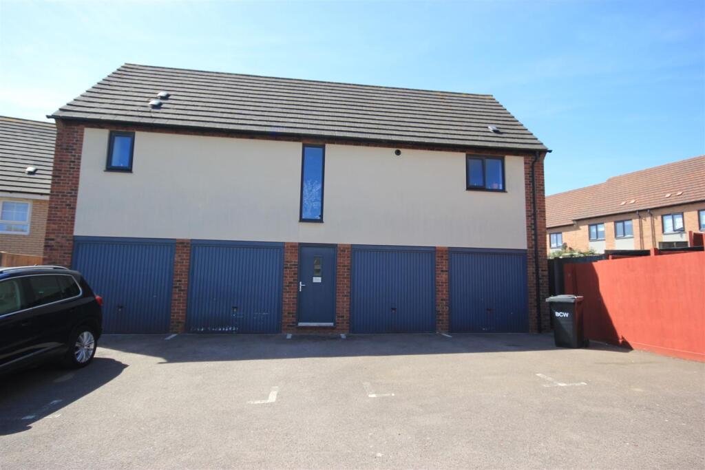 garage and parking.JPG