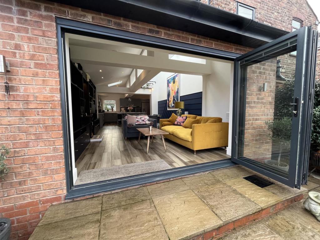Bi-folding doors.jpg