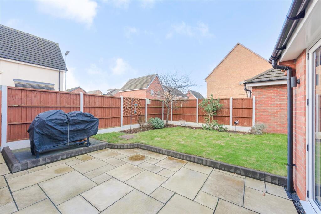 8 Lindores Road