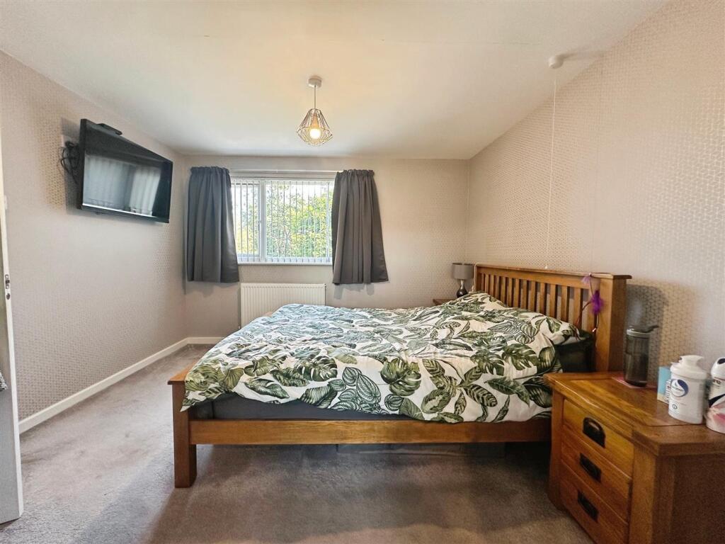 e174d045--4929-B600-4489C2C2293E-97422-00001F0AA36