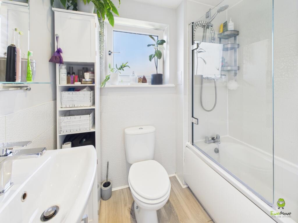 Family Bathroom James Hillier Ewemove Bexley and D
