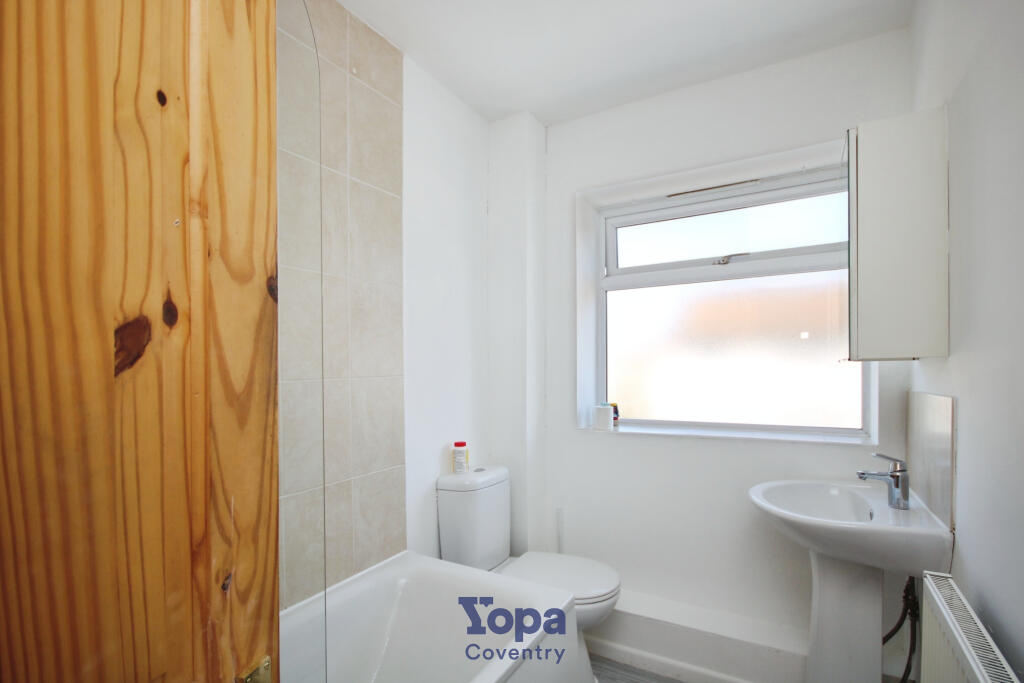 17370629-Family 20Bathroom.JPG