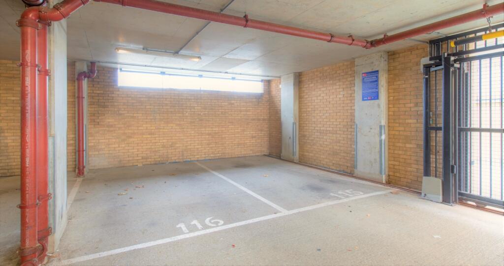 Garage - 22 Miles Close, SE28 0NJ